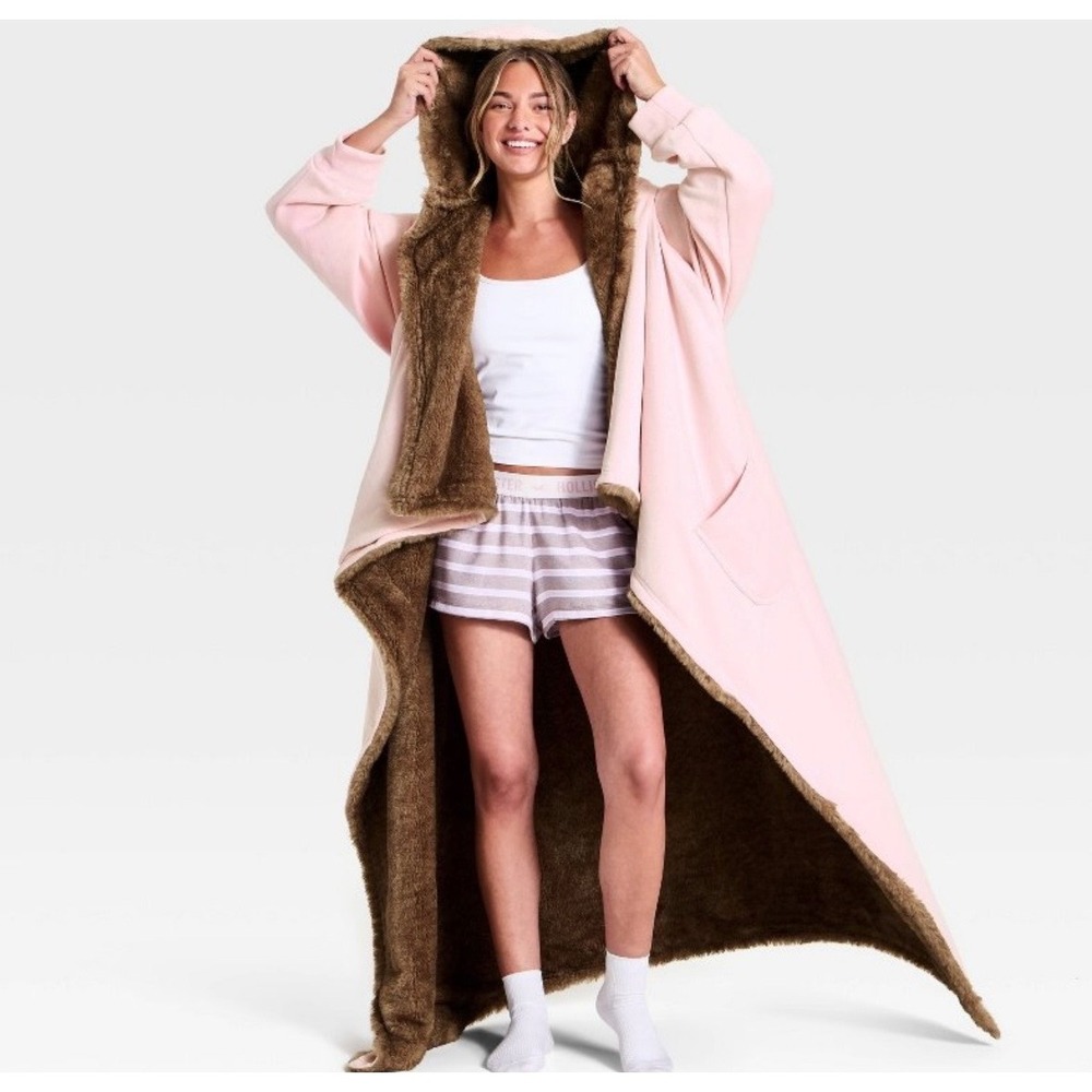 Hollister Pink Faux Fur Lined Hooded Blanket Robe Long One Size Fits Most